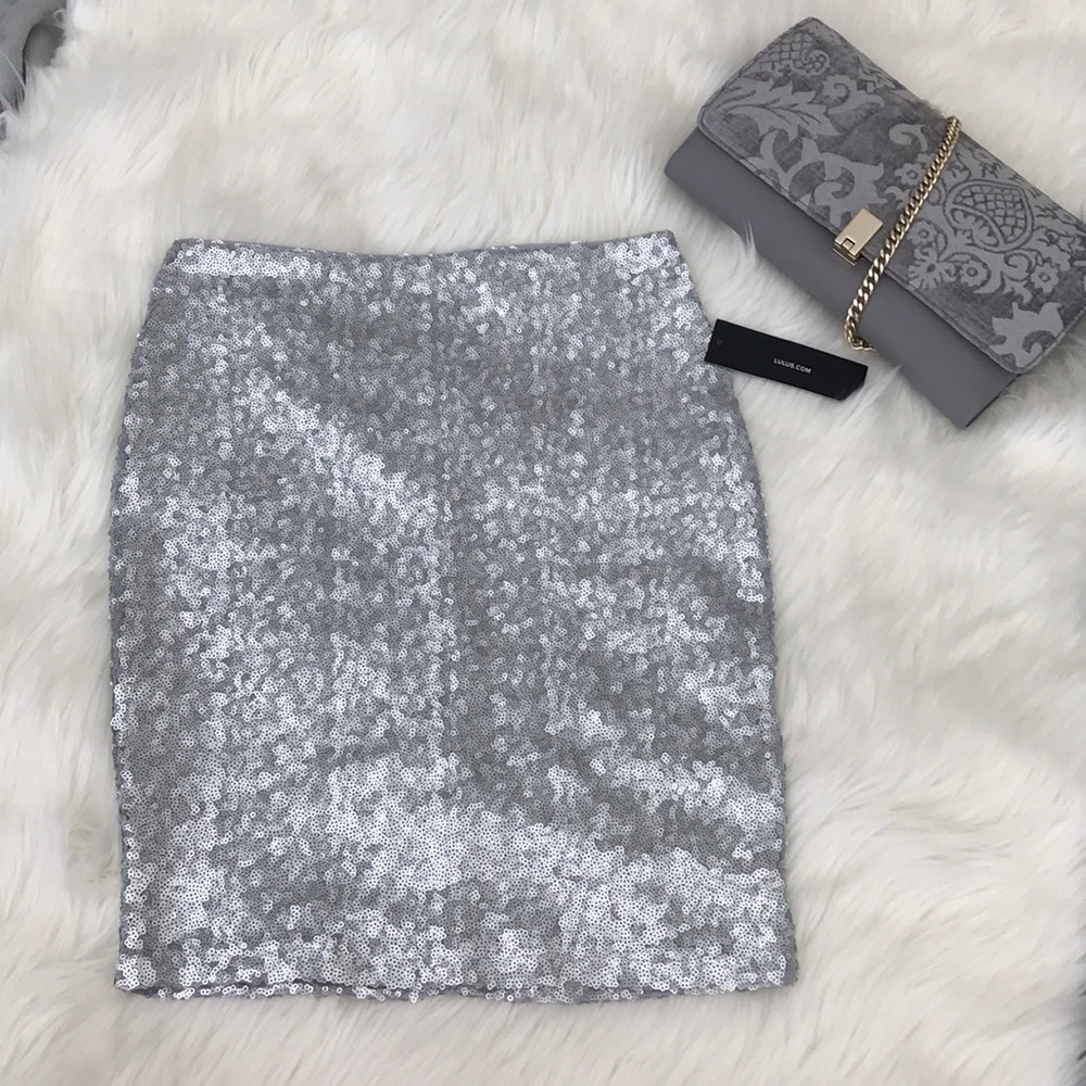 🔹Lulu’s sequin skirt